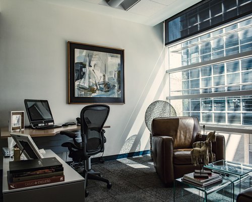 Agenda y elementos de oficina organizados